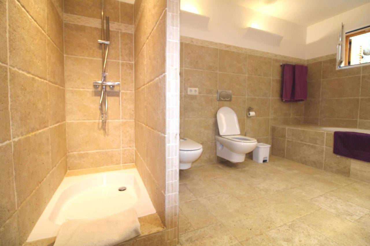 Gato Den Vives Casa 4 Con Piscina Feriehus